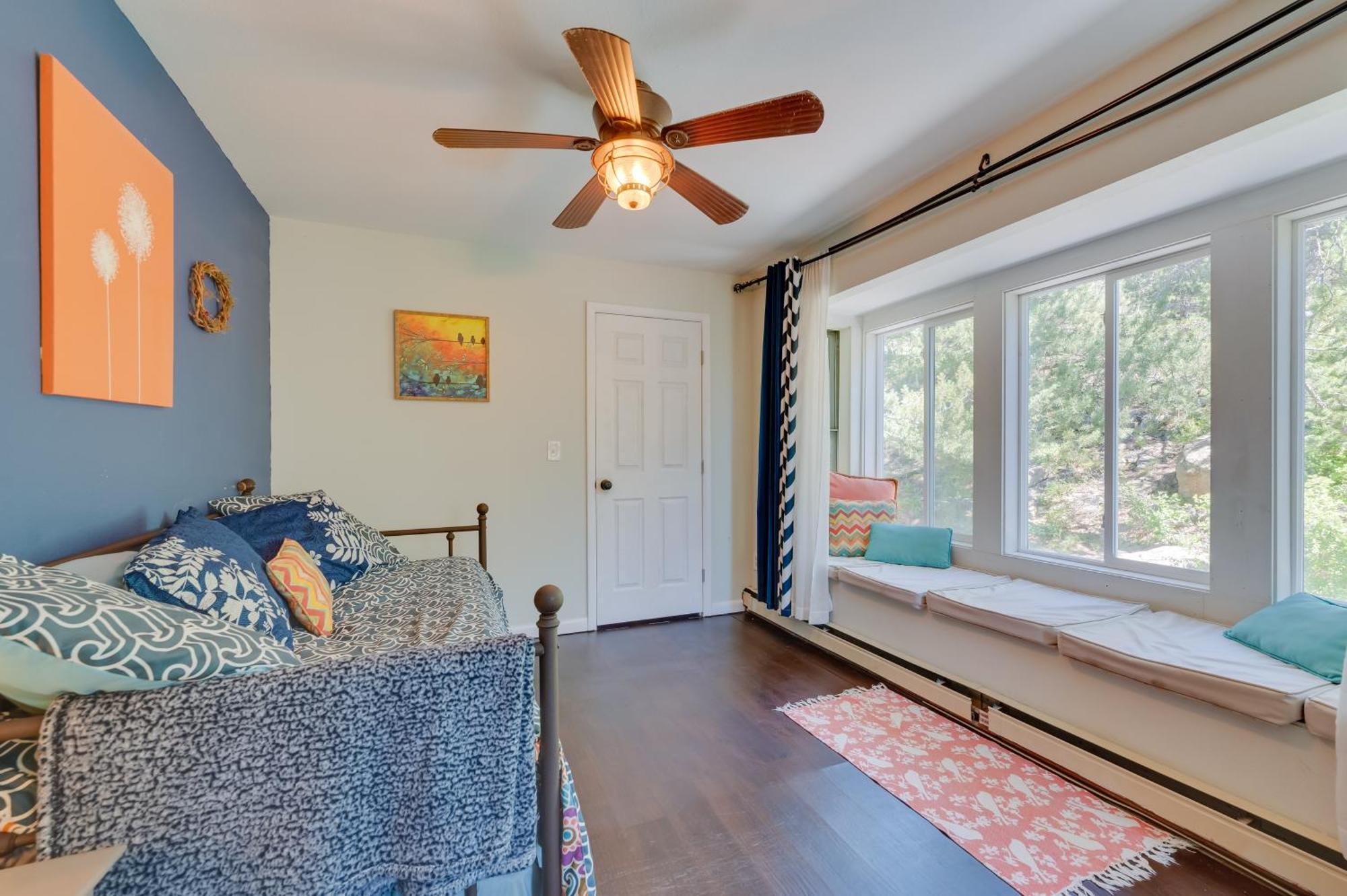 Stunning Golden Home With Deck About 35 Mi To Denver! エクステリア 写真
