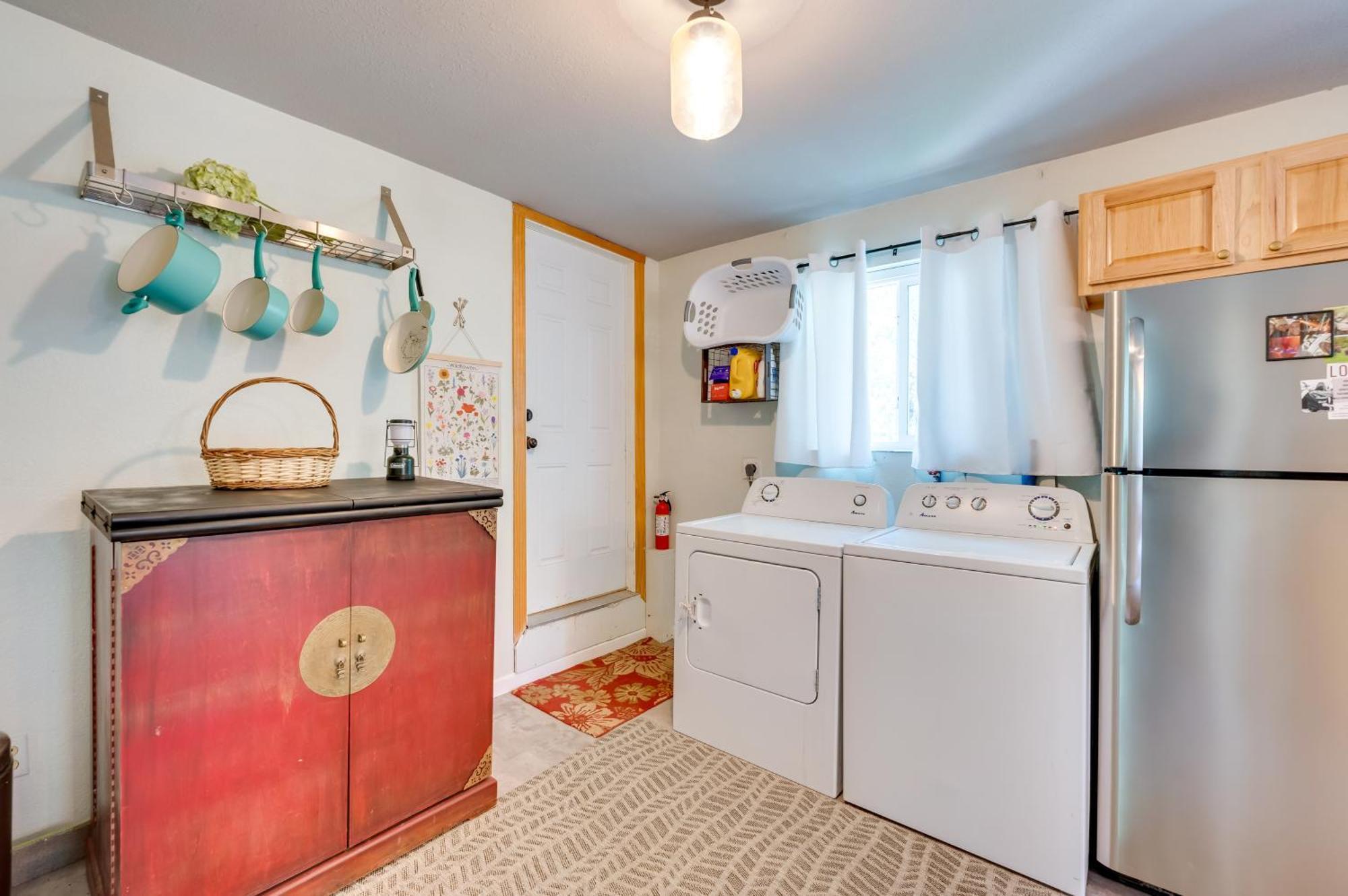 Stunning Golden Home With Deck About 35 Mi To Denver! エクステリア 写真