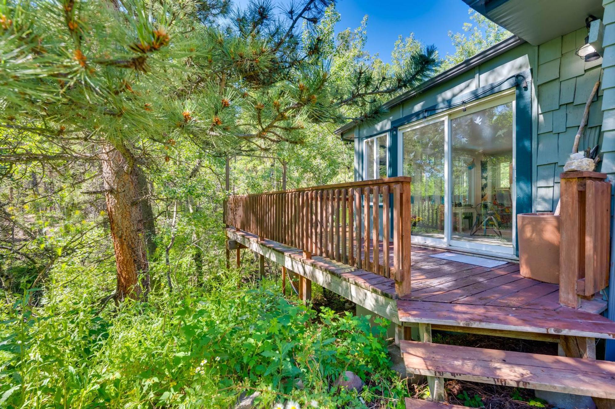 Stunning Golden Home With Deck About 35 Mi To Denver! エクステリア 写真