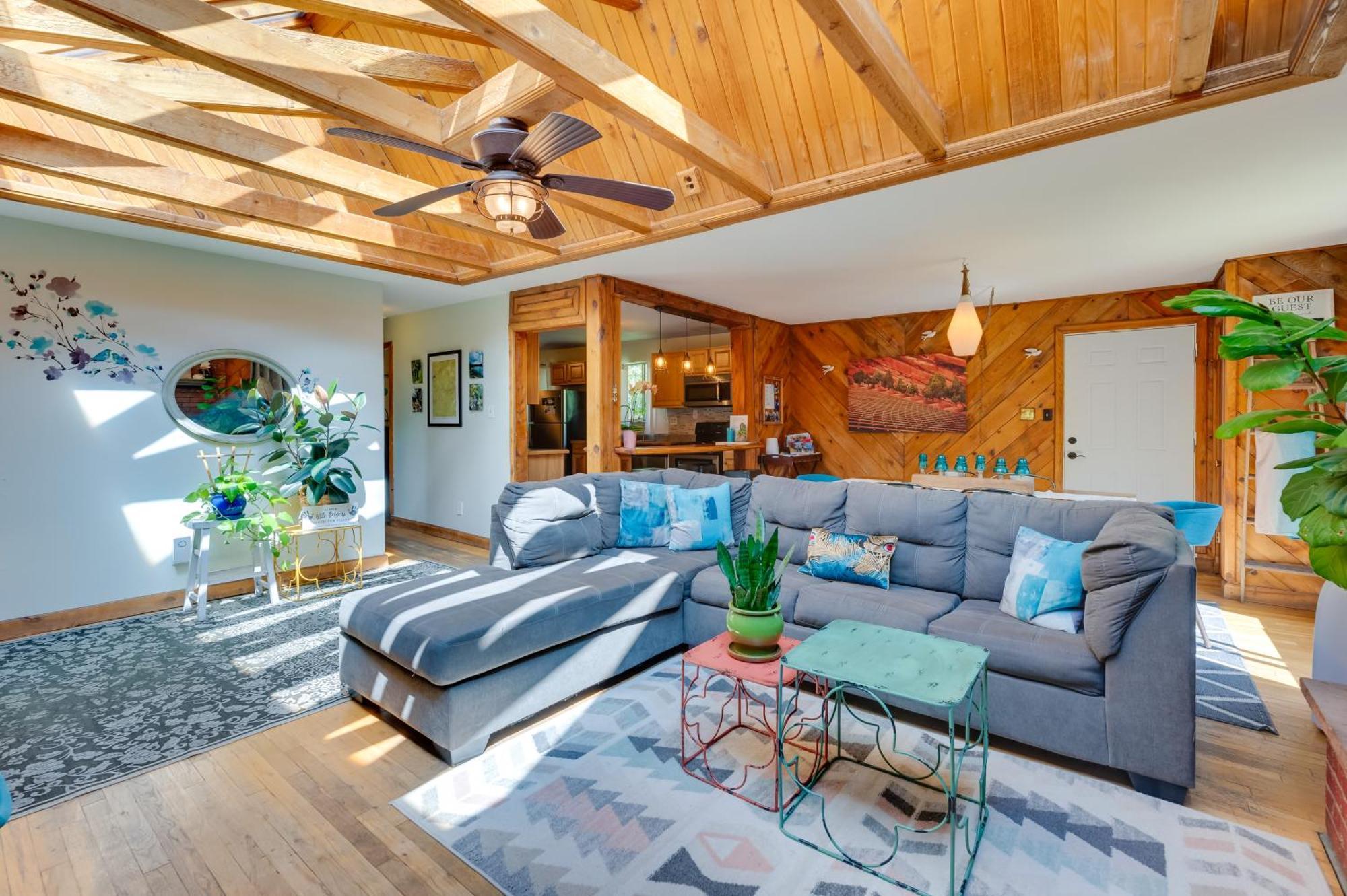 Stunning Golden Home With Deck About 35 Mi To Denver! エクステリア 写真